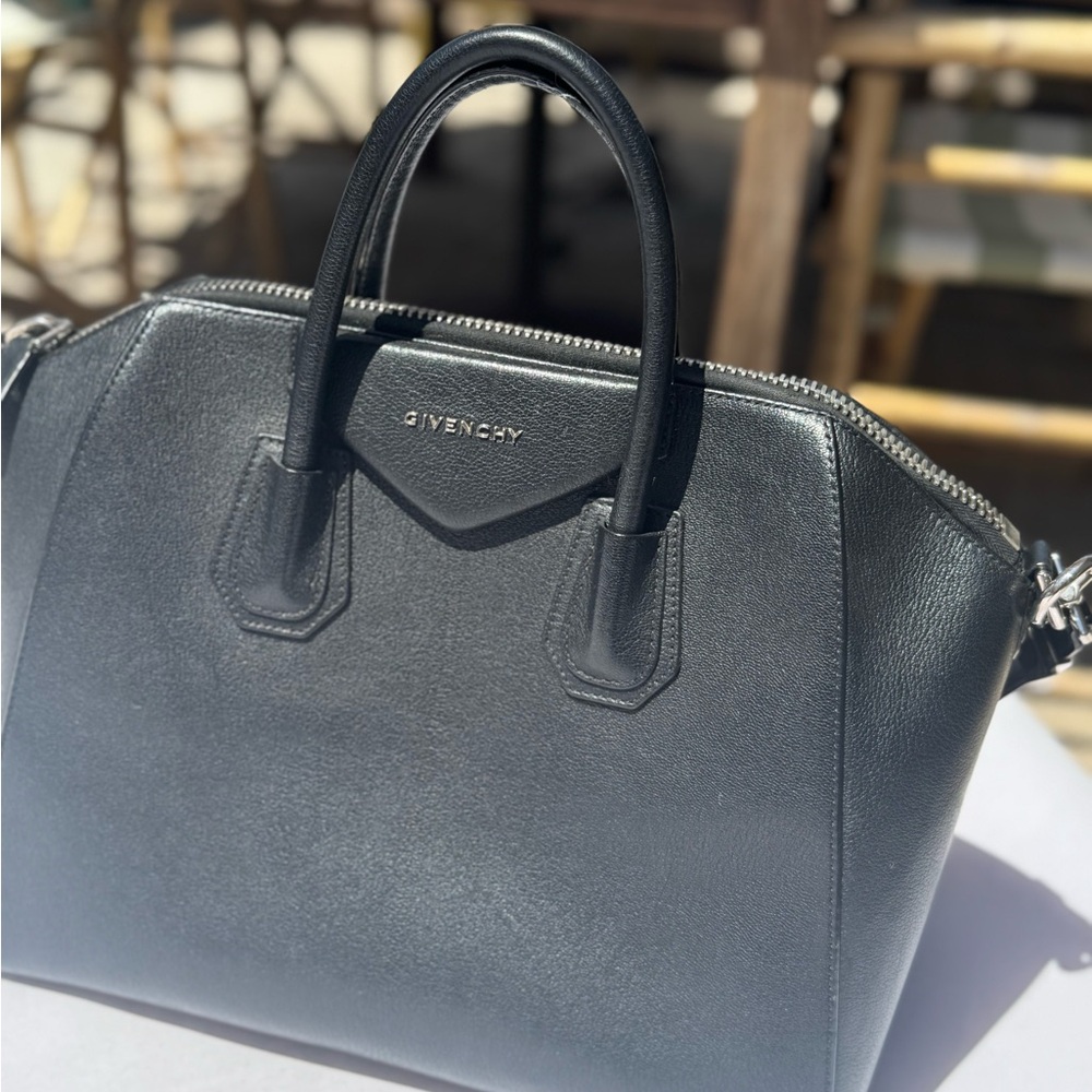 Givenchy Large Nano Antigona bag, Black